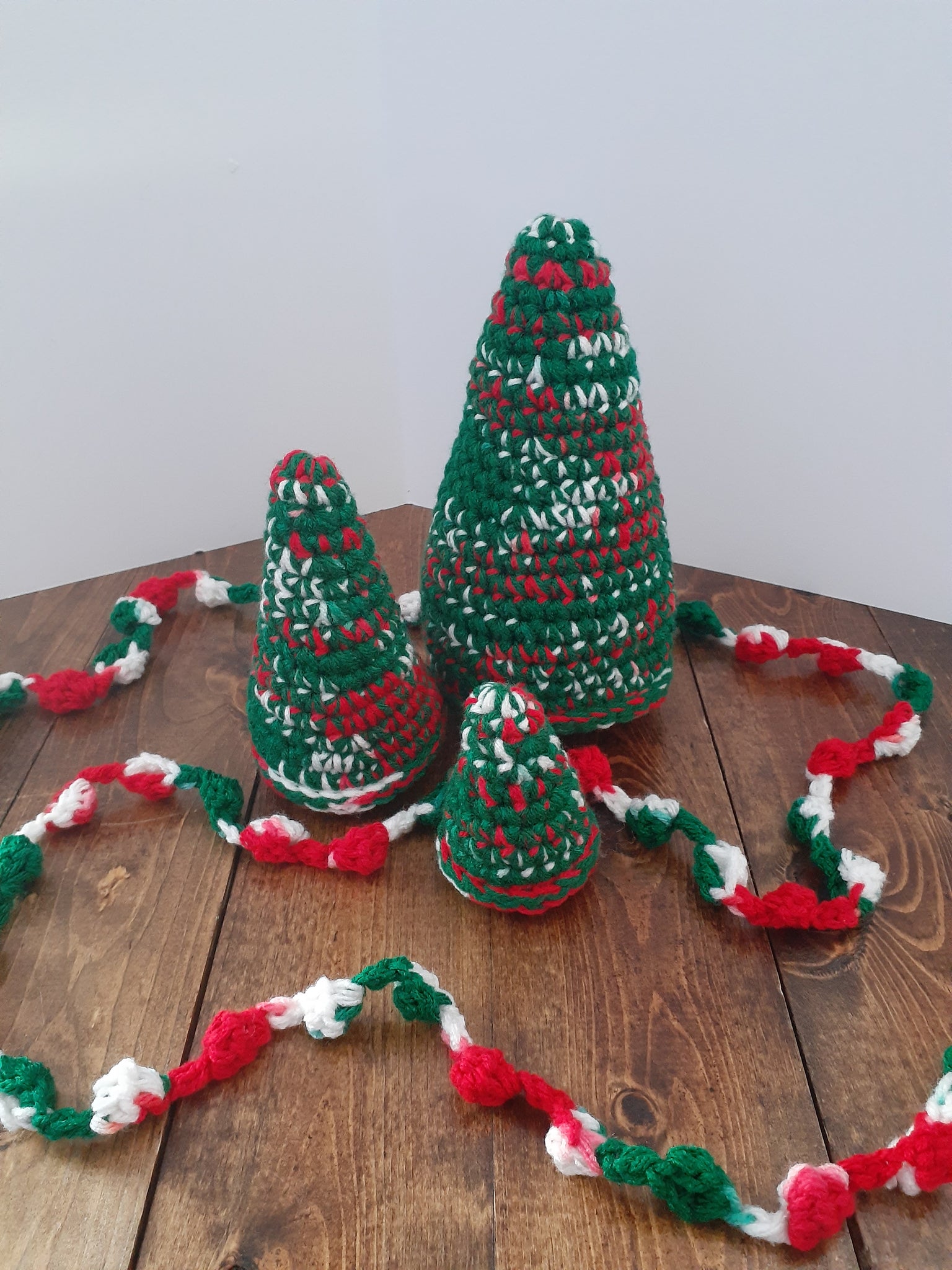 Mistletoe Bobble Garland